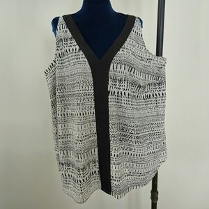 DKNYC Sleeveless Blouse 1X V Neck Geometric Black & White Tribal Print Career
